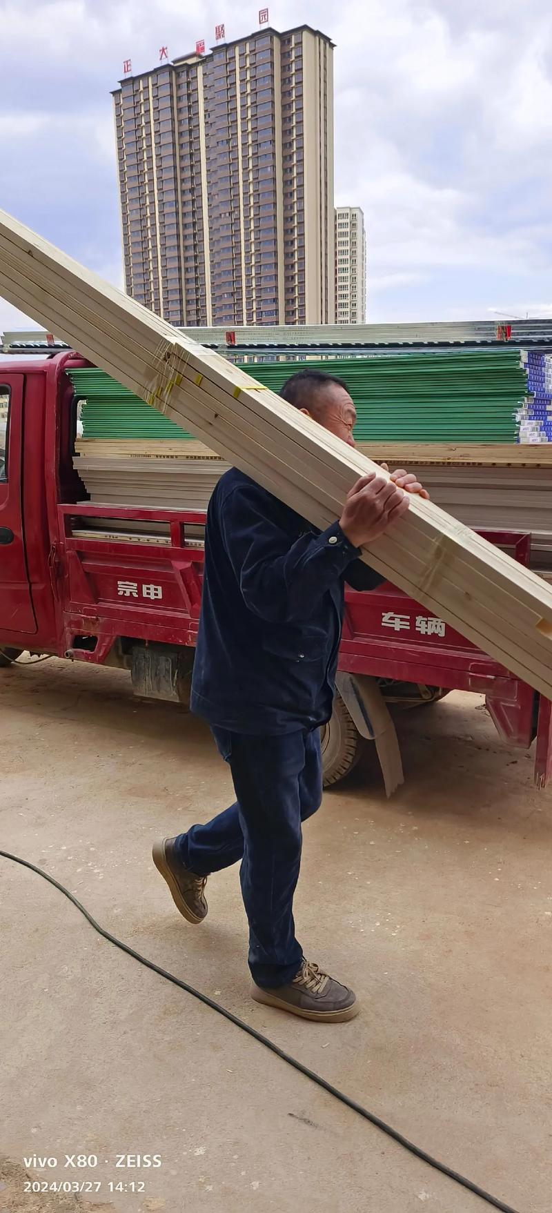 墙纸批发：新兴行业的潜力与挑战